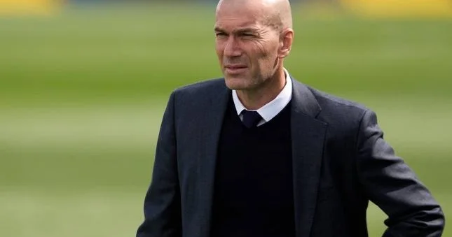 Zidan Deşamın çağırmadığı futbolçulara şans verir