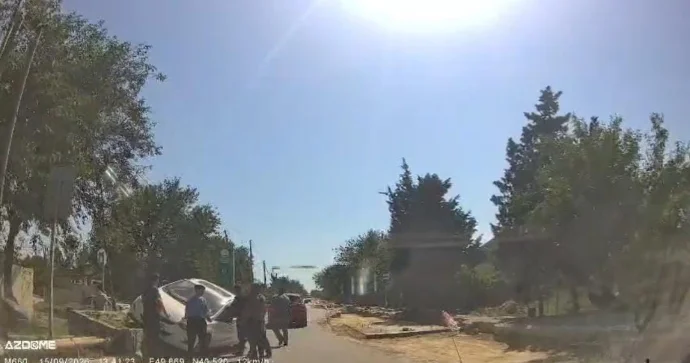 Mehdiabad yolunda qəza: Qadın sürücü maşını maneələrin üstünə çıxardı VİDEO