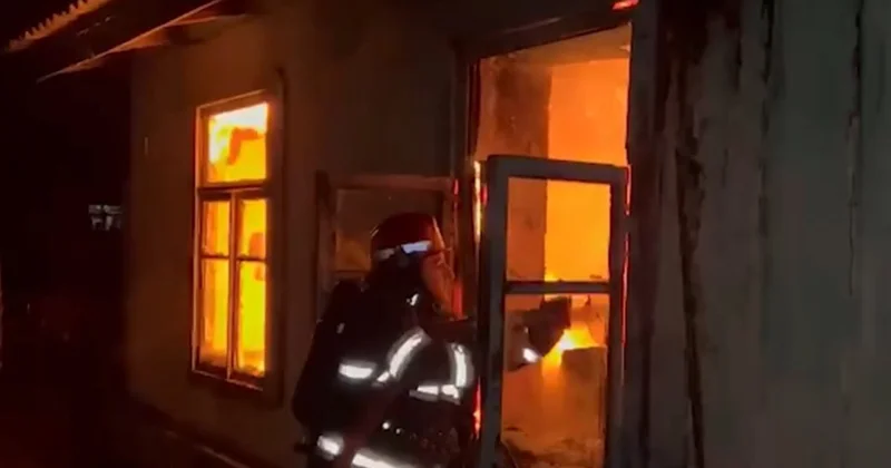 Ailə üzvüləri ilə mübahisə edib yaşadığı evi yandırdı
