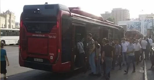 Bakıda avtobuslarda nəfəs almaq çətinləşdi: Yarım milyondan çox sərnişin...