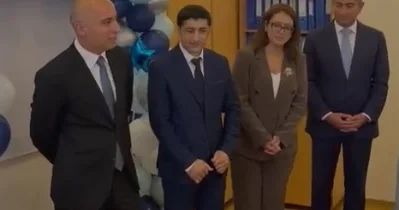 Emin Əmrullayev ilk dərs günündə bəzi məktəblərə baş çəkib