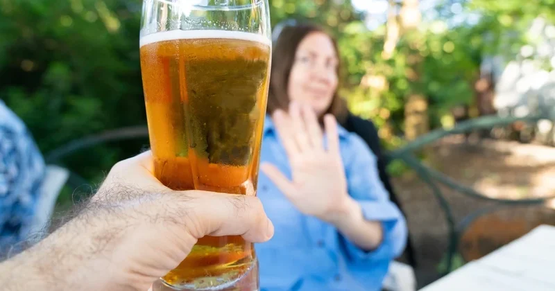 Ruslar içkidən üz döndərir: Alkoqol istehlakı 30 ilin minimumuna düşdü