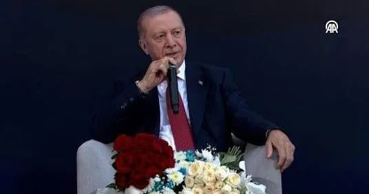 Ərdoğanın ifasında Uzun İnce Bir Yoldayım VİDEO