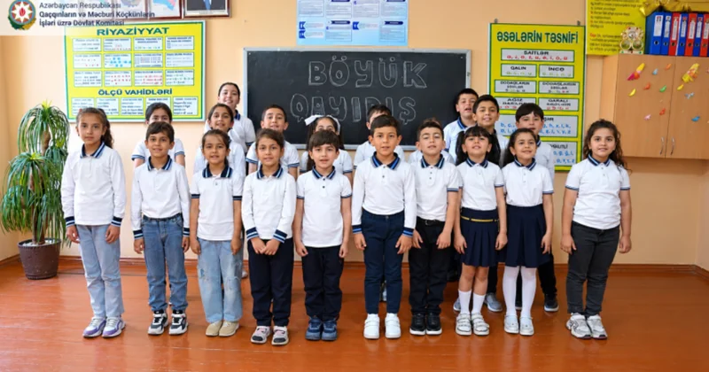 Gəncədə kəlbəcərli məktəblilərdən fləşmob: Təhsilimizlə qayıdırıq!