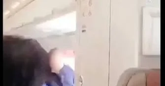 İranda təyyarə qəza enişi etdi VİDEO