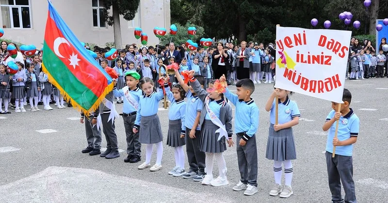 Təhsil müəssisələrində ilk dərs günü başlayır