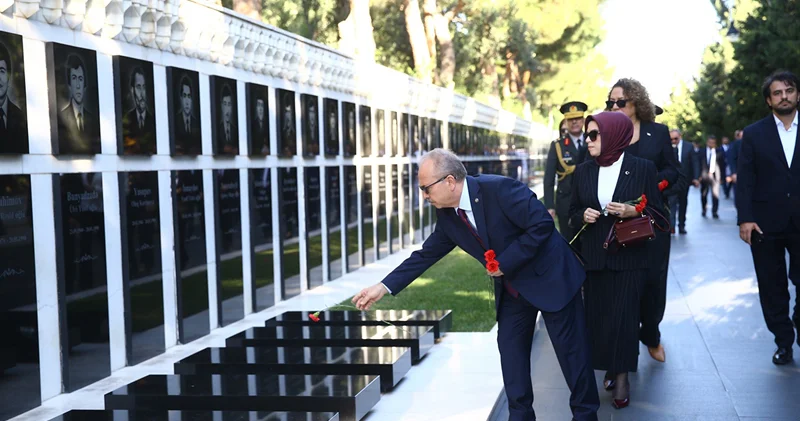 Birol Akgün Şəhidlər xiyabanını və Türk şəhidliyini ziyarət etdi (FOTO)