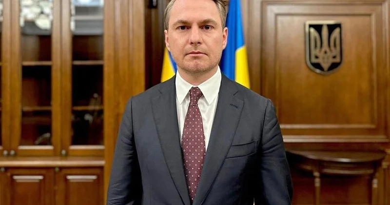 Zelenski ölkəni tərk edən Kravçenko barədə FƏRMAN imzaladı