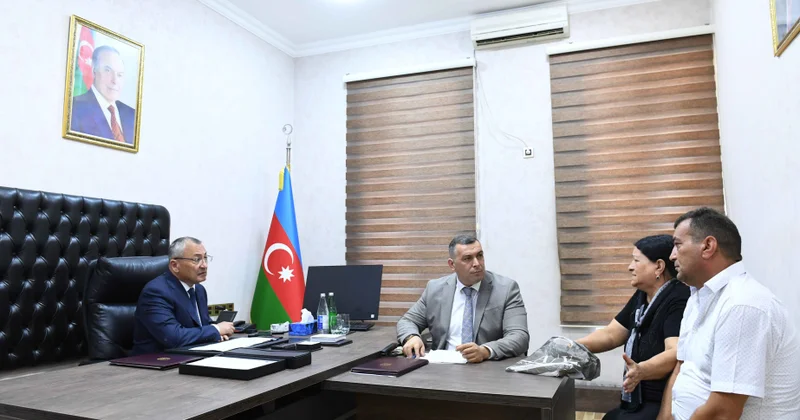 Qaçqınların və Məcburi Köçkünlərin İşləri üzrə Dövlət Komitəsinin sədri vətəndaş müraciətlərini dinləyib
