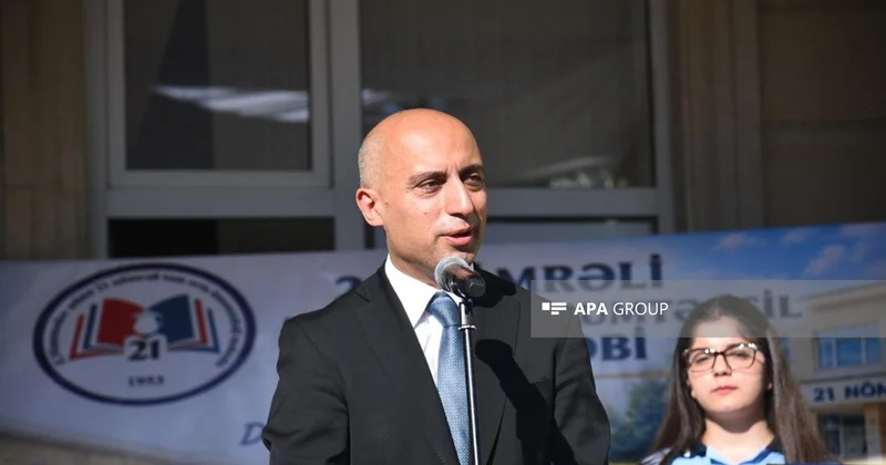 Emin Əmrullayev bu il məktəbə qədəm qoyan şagirdləri təbrik edib FOTO