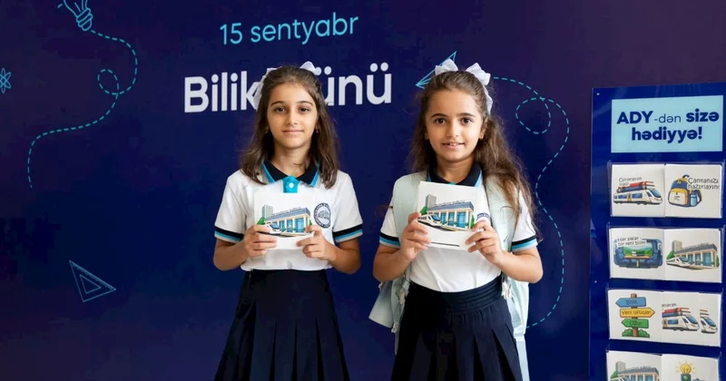 Bilik Günündə Bakı Dəmiryol Vağzalında sərnişinlər xoş surprizlə qarşılaşdı FOTOLAR