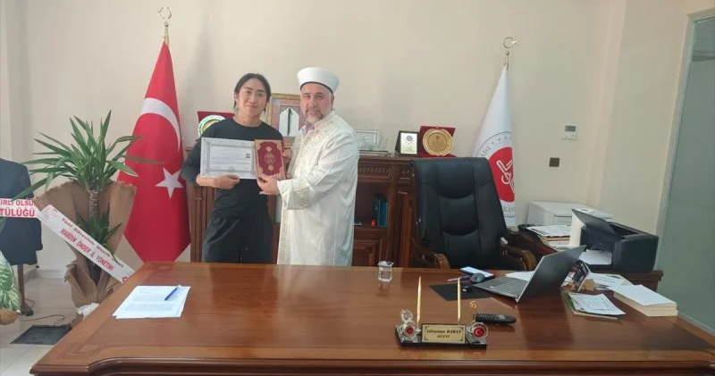 Türkiyəyə turist kimi gələn koreyalı müsəlman oldu