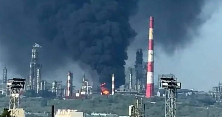 ​“Enerji atəşkəsi” işləmir Ukrayna daha bir neft zavodunu vurdu + VİDEO