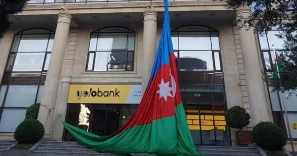 Şirkətlər YeloBank dakı pullarını geri çəkdilər