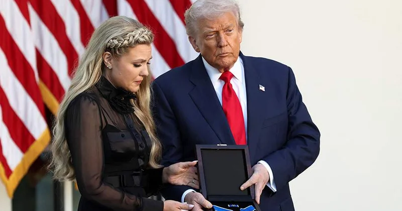 Трамп посмертно наградил Кирка