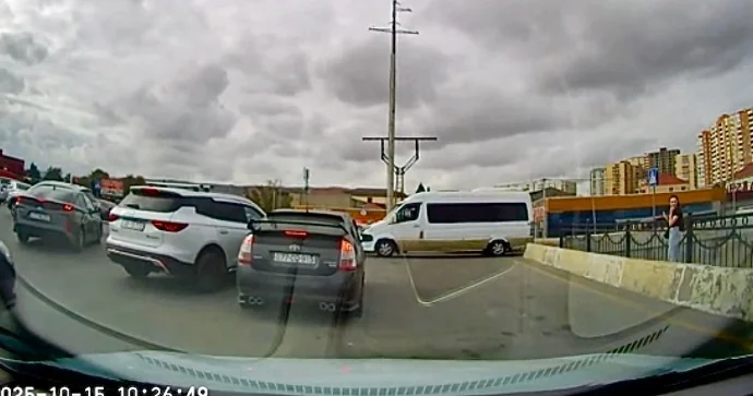 Xırdalanda “Prius”u vuran sürücü özünə haqq qazandırdı: “O sürətlə adam gəlir?”[ /b] VİDEO