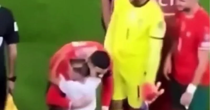 Ronaldo bu hərəkəti ilə gündəm oldu Video