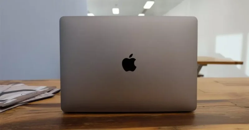 Apple выпустила ноутбук MacBook Pro без зарядника