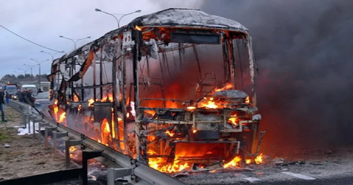 Sərnişin avtobusu alovlandı: 20 nəfər ÖLDÜ