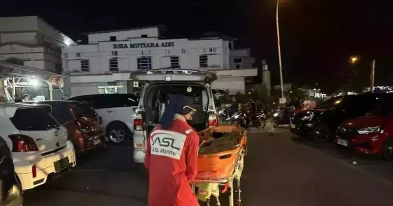 İndoneziyada gəmiqayırma zavodunda tanker partlayıb: Ölənlər var
