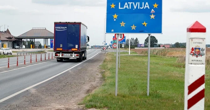Latviyada Rusiya və Belarusla sərhədi keçmək pullu oldu Canlı növbə sistemi ləğv edildi