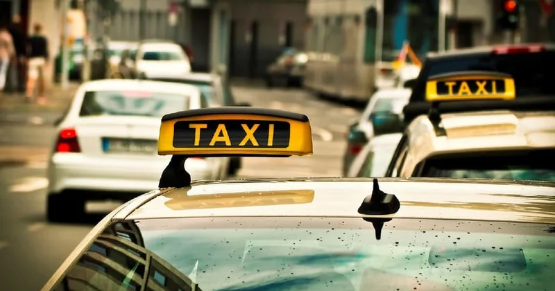 “Taksi limitləri problemi köklü həll etmir” İqtisadçı