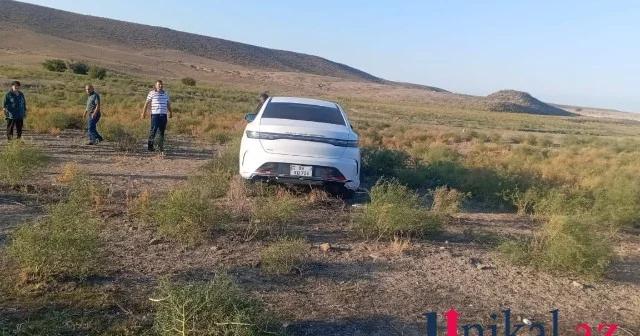 Qadın sürücü maşını dərəyə aşırdı