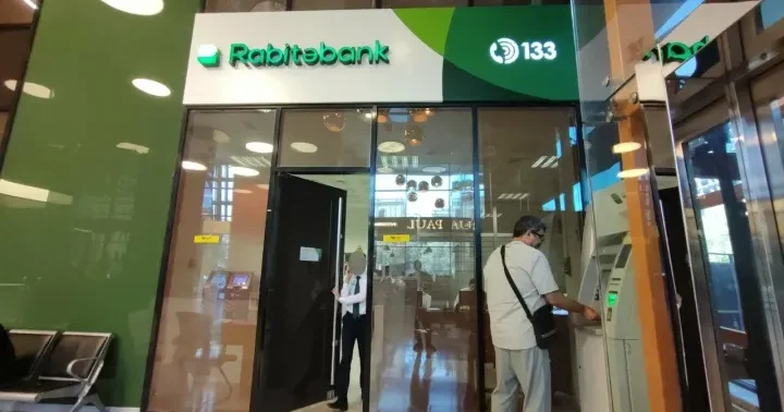 “Rabitəbank”ın xalis mənfəəti 31% azalıb Xərclərin və ehtiyat ayırmalarının sürətli artımı mənfəətə mənfi təsir göstərib