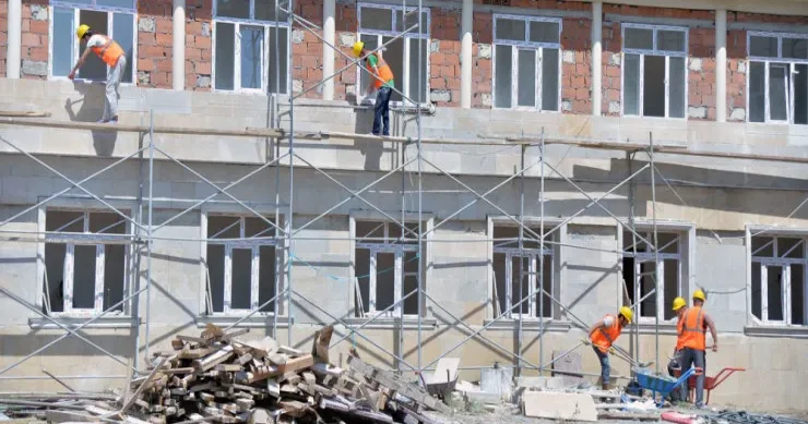 Naxçıvanda yeni tikilən məktəbdən OĞURLUQ