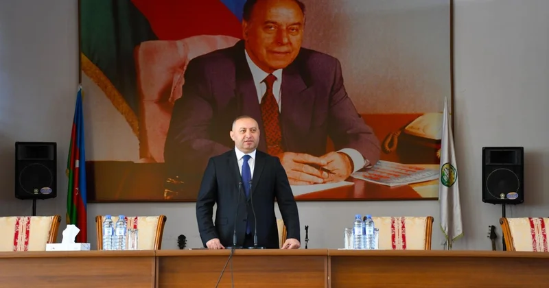 ADAU nun rektoru I kurs tələbələrinin fikir və təkliflərini dinləyib FOTOLAR