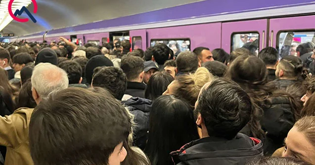 Bakı metrosunda problem yarandı Qatar tuneldə qaldı