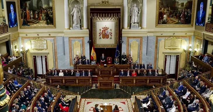 В парламенте Испании между премьером и лидером оппозиции произошла перепалка