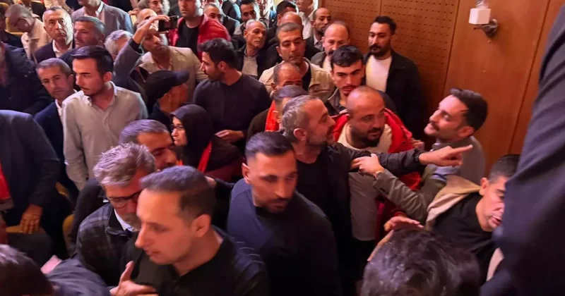 CHP üzvləri qurultayda yumruq davasına çıxdılar