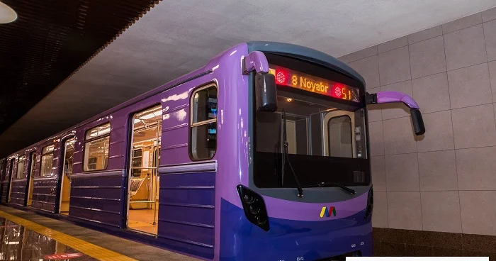 Metroda problem yaranıb
