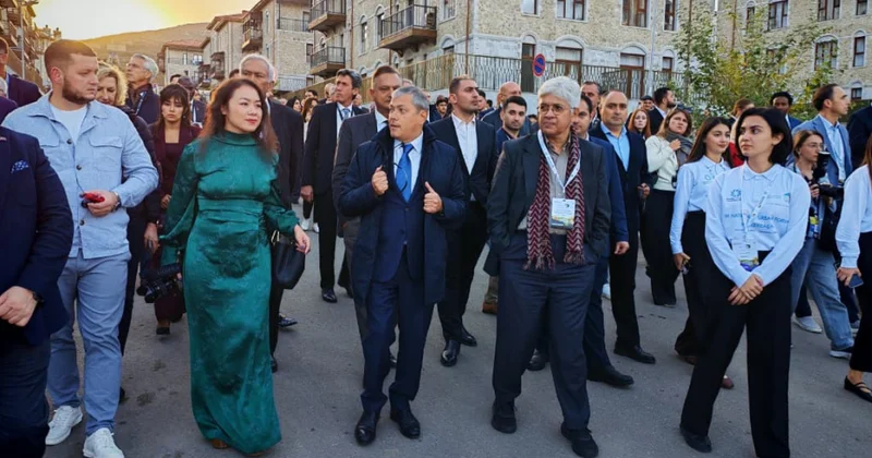 Üçüncü Azərbaycan Milli Şəhərsalma Forumunun iştirakçıları Şuşa şəhərinə gəliblər