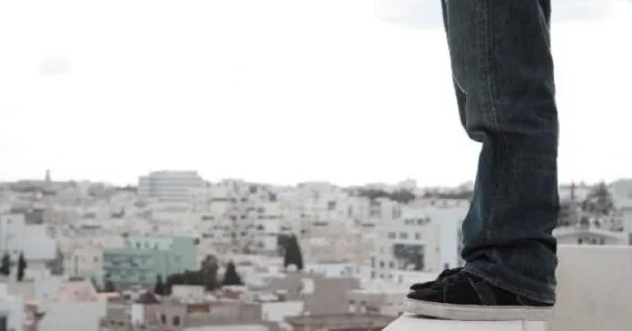 İntihara hazırlaşan insanı necə tanıyaq? Psixoloq əlamətləri açıqladı