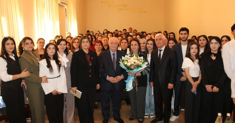 Xalq şairi Vahid Əziz Şamaxıda tələbələrlə görüşüb