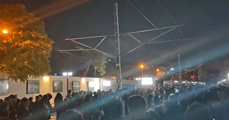 Задержка поезда вызвала скопление пассажиров на Бакинском вокзале