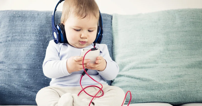Bu uşaqlara televizora baxmaq və telefon VERMƏK OLMAZ!