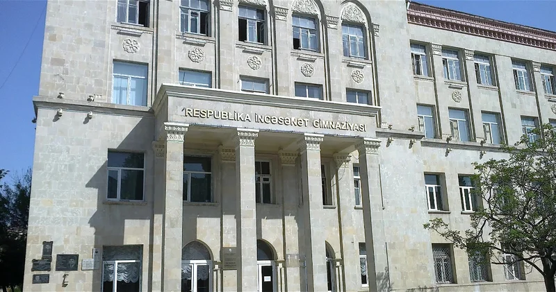 После долгого ожидания: Гимназия искусств в Баку вновь открыла двери ВИДЕО