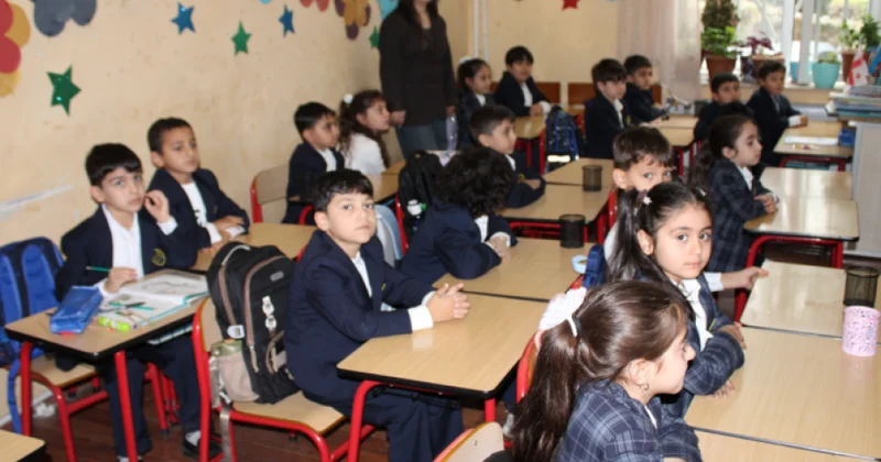 Gürcüstanda müəllim də, valideyin də vahid məktəbli formasından razıdır