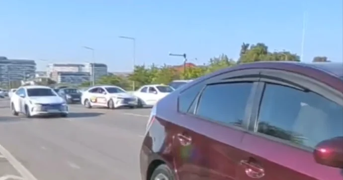 Yolda ara işləyən taksi sürücüsü zəncirvari qəza törətdi ANBAAN VİDEO