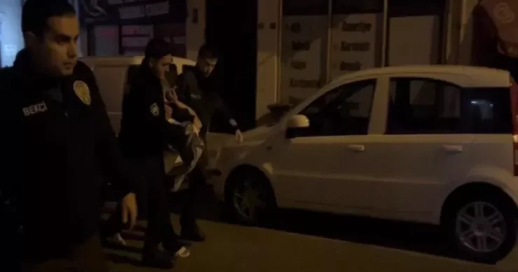 Türkiyədə oğul anasını bıçaqla girov götürdü