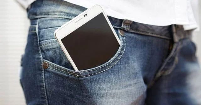 Telefonu şalvarın cibinə qoymayın TƏHLÜKƏ