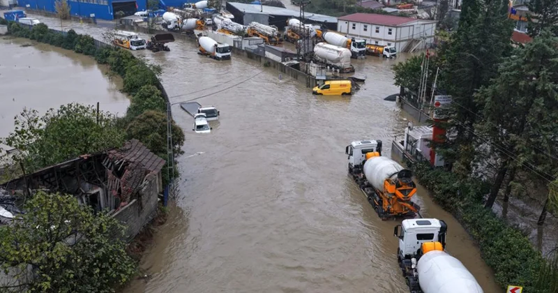 İstanbulda leysan davam edir, 2 nəfər öldü Video