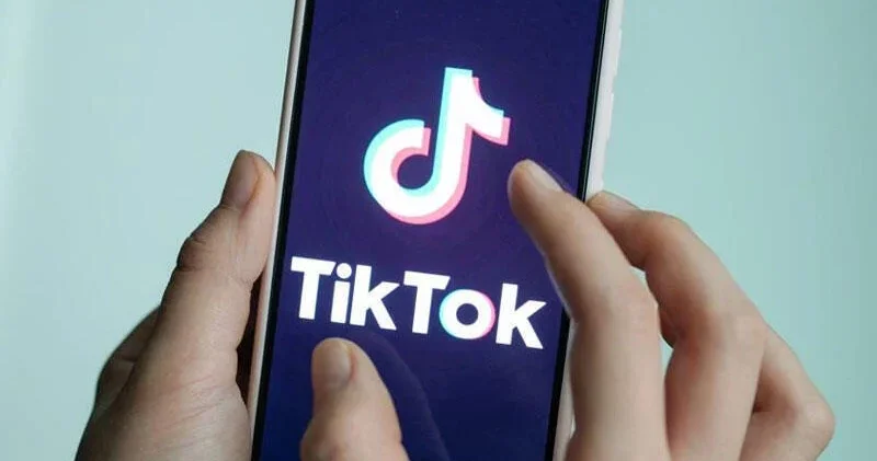 За нецензурную лексику в прямом эфире TikTok задержали двух мужчин