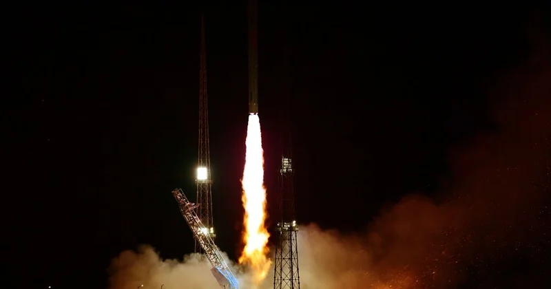 Çinin Zhuque 2E raketi kosmosa 10 peyk göndərib
