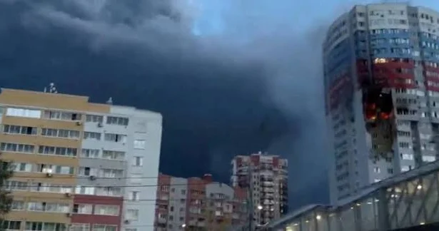 Ukrayna dronları Ryazan şəhərinə zərbələr endirib, neft emalı zavodunda yanğın baş verib