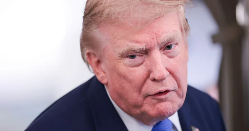 Трамп предложил расстреливать за слив информации
