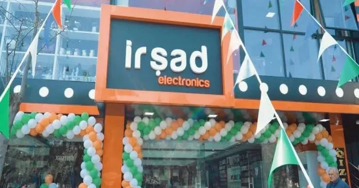 “İrşad Electronics”ə qarşı 90 minlik dələduzluq edənlərin məhkəməsi başladı